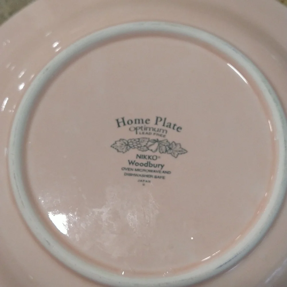 Vintage Nikko Woodbury peach/ pink majolica plate 8